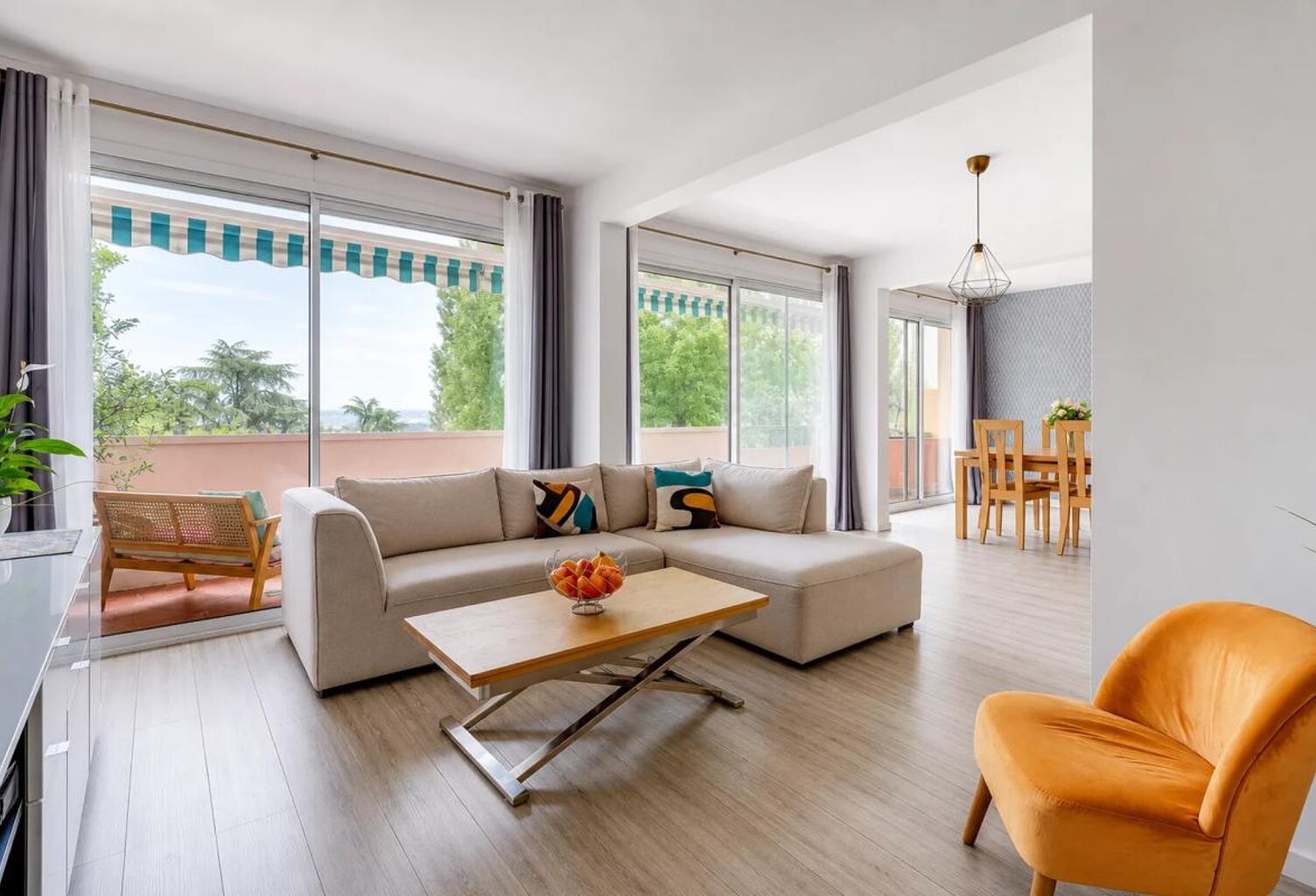 Appartement de 5 pièces de 115 m² près de Lyon 2e — photo 1