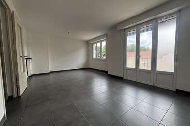 Appartement 4 pièces 910 €