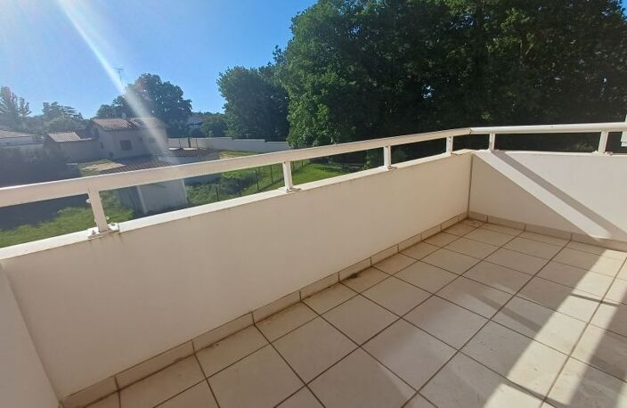 T3 avec balcon, piscine et parking à louer 63,90m²- SAINT PIERRE DU MONT — photo 4