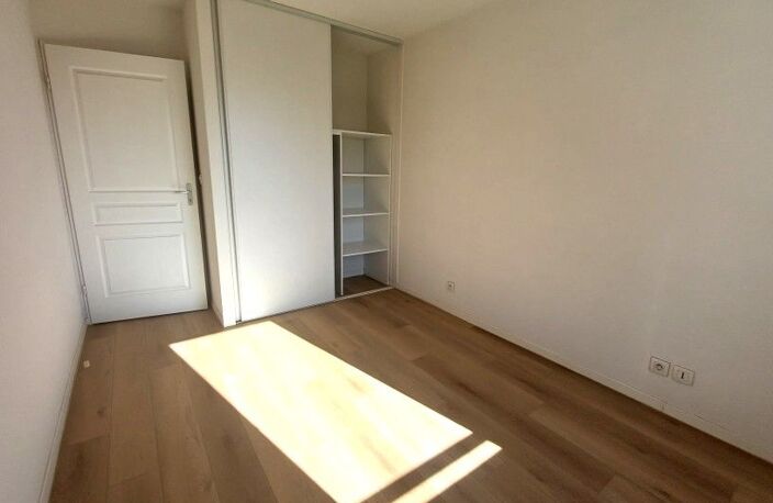 T3 avec balcon, piscine et parking à louer 63,90m²- SAINT PIERRE DU MONT — photo 5