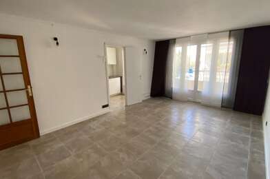 Appartement 3 pièces 907 €
