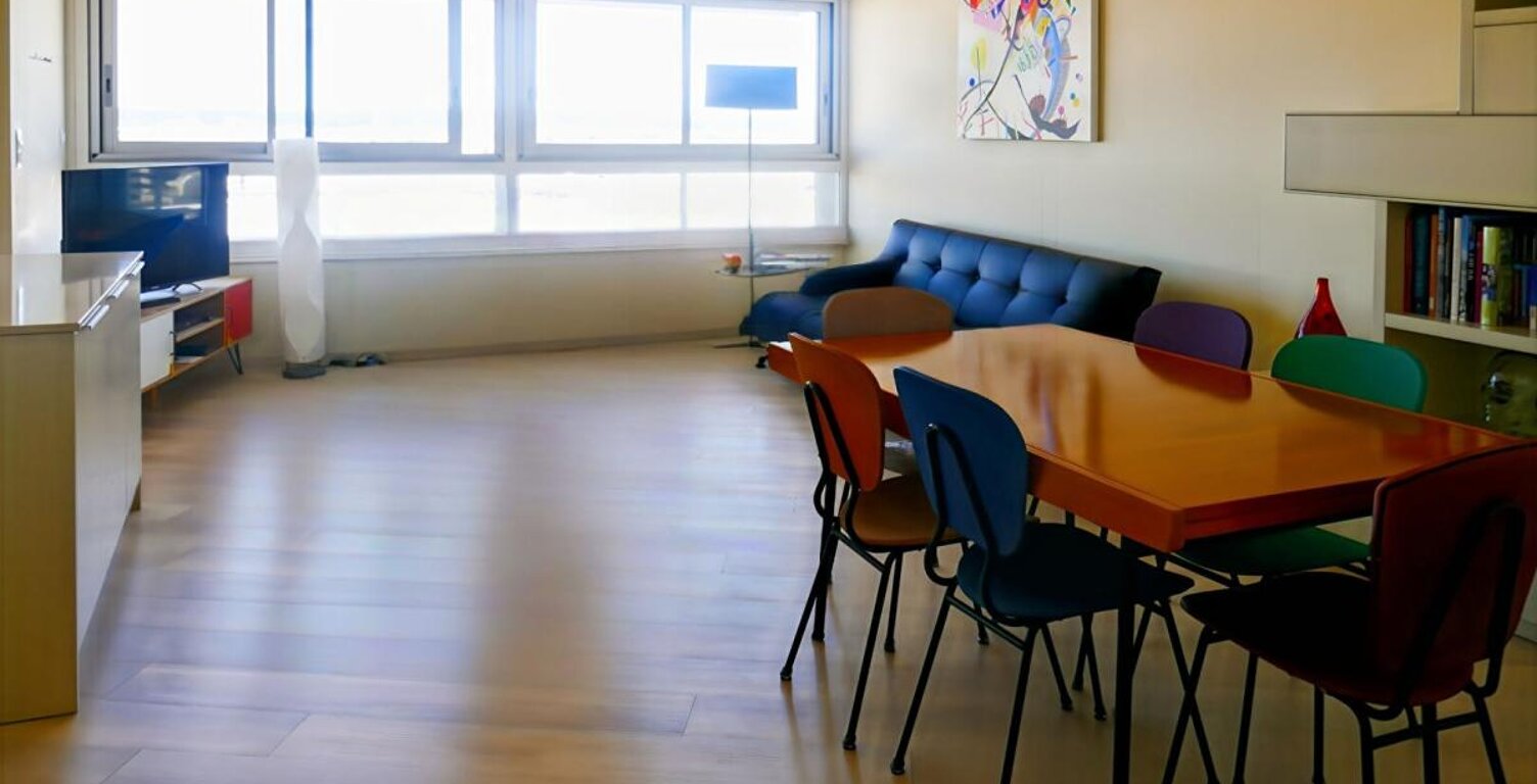 BORDEAUX MERIADECK  Appartement trois chambres dernier étage avec vue dégagée un balcon et cellier — photo 1