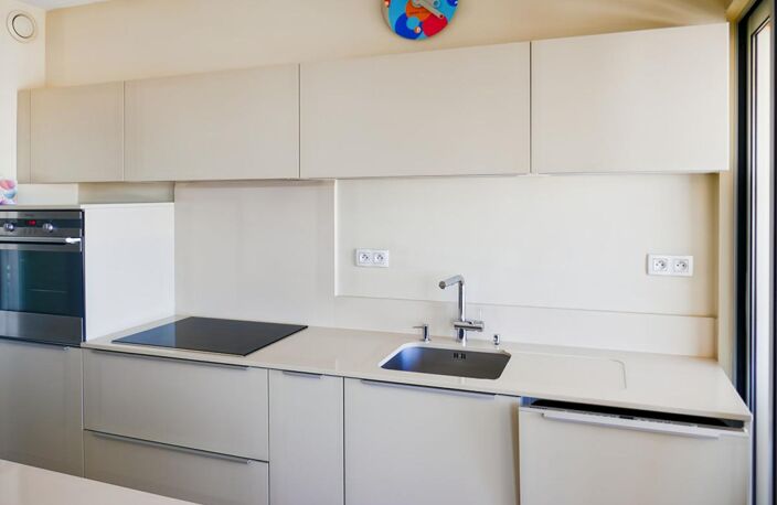 BORDEAUX MERIADECK  Appartement trois chambres dernier étage avec vue dégagée un balcon et cellier — photo 3