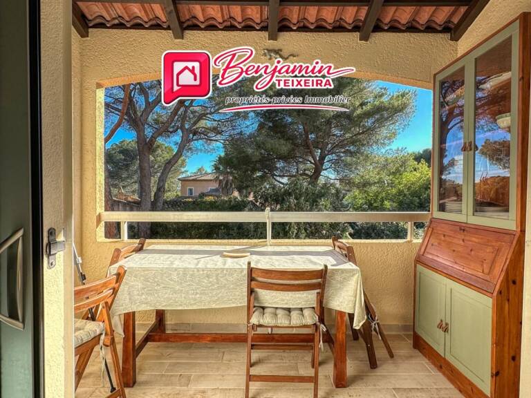 Appartement Saint Raphael 1 pièce(s) 21.66 m2 + Terrasse + Parking privé — photo 1