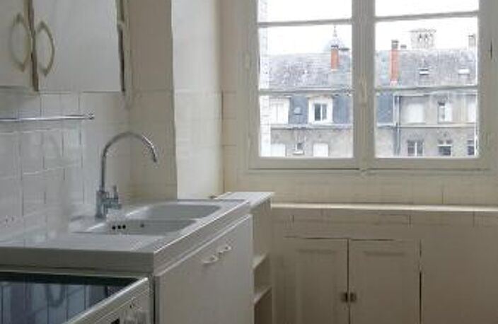 Location appartement 4 pièces 80 m² à Tours (37000) — photo 4