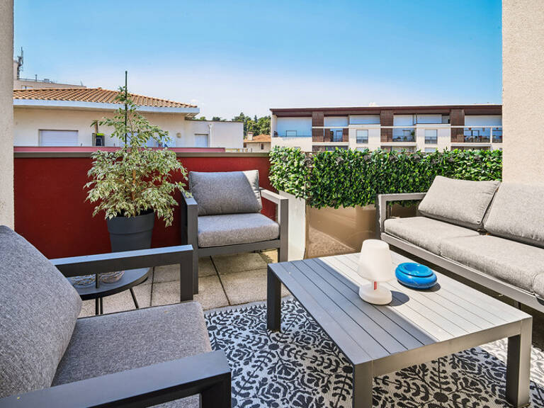Oullins - Centre: Un appartement T2 de 47m2 avec terrasse et — photo 1