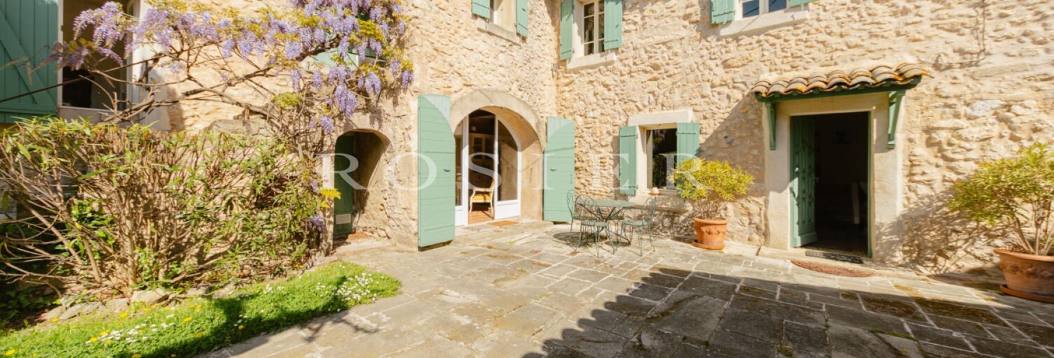 Maison 9 Pièces 250 m² à vendre à Robion (84440)