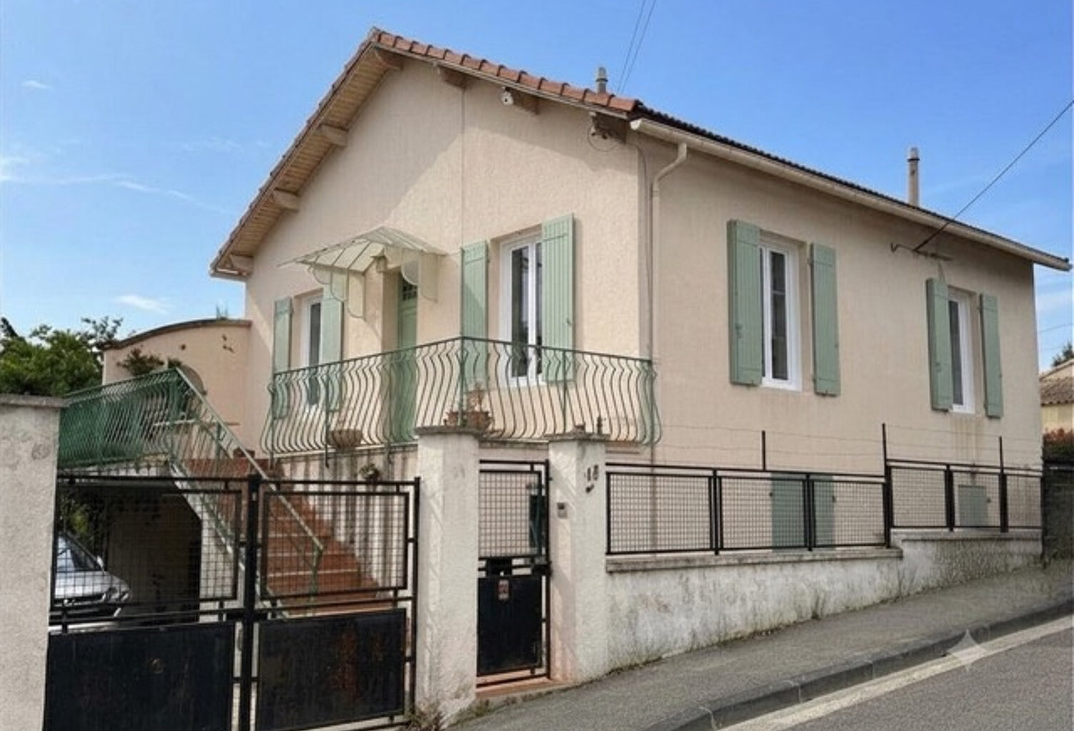 MAISON 140 M2 ENV COMPRENANT 2 APPARTEMENTS A VENDRE SUR MAR — photo 1