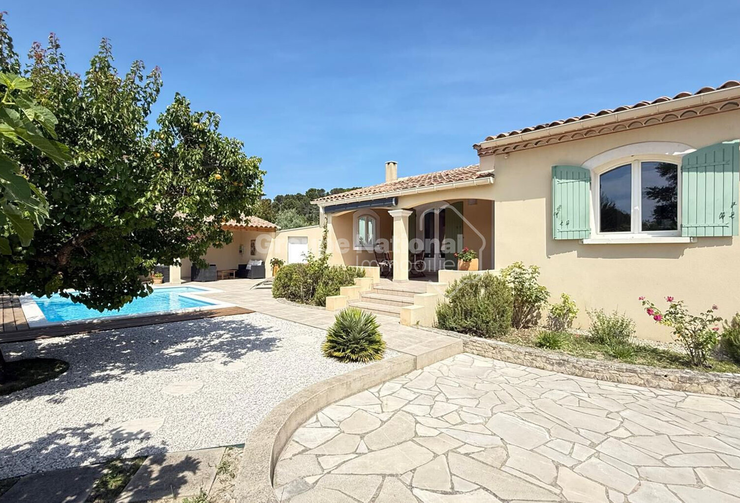 Maison plain pied - Belles prestations, piscine et terrain clos arboré — photo 1