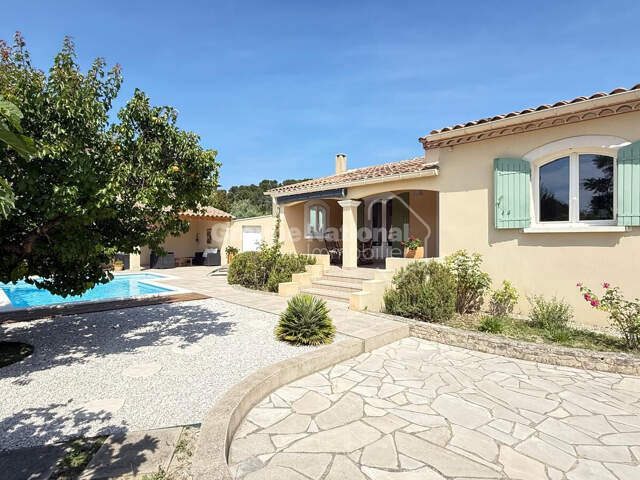 Maison plain pied - Belles prestations, piscine et terrain clos arboré — photo du bien