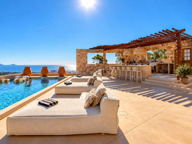 LES ISSAMBRES VILLA VUE MER PANORAMIQUE 7 PIECES AVEC PISCINE CUISINE D ETE GARAGE 4 VOITURES — photo du bien