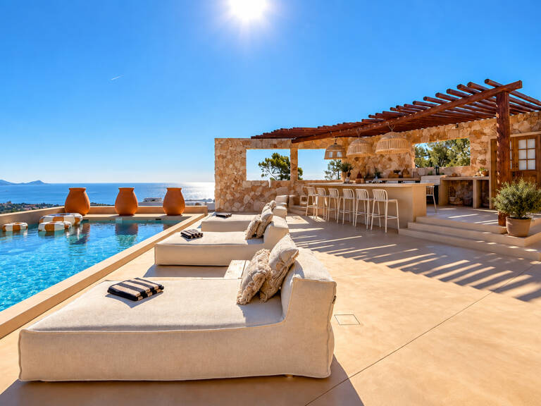 LES ISSAMBRES VILLA VUE MER PANORAMIQUE 7 PIECES AVEC PISCINE CUISINE D ETE GARAGE 4 VOITURES — photo 1