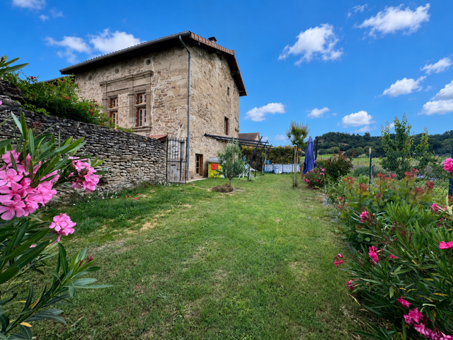 Maison de village T4 avec terrain + 160m2 à rénover — photo du bien