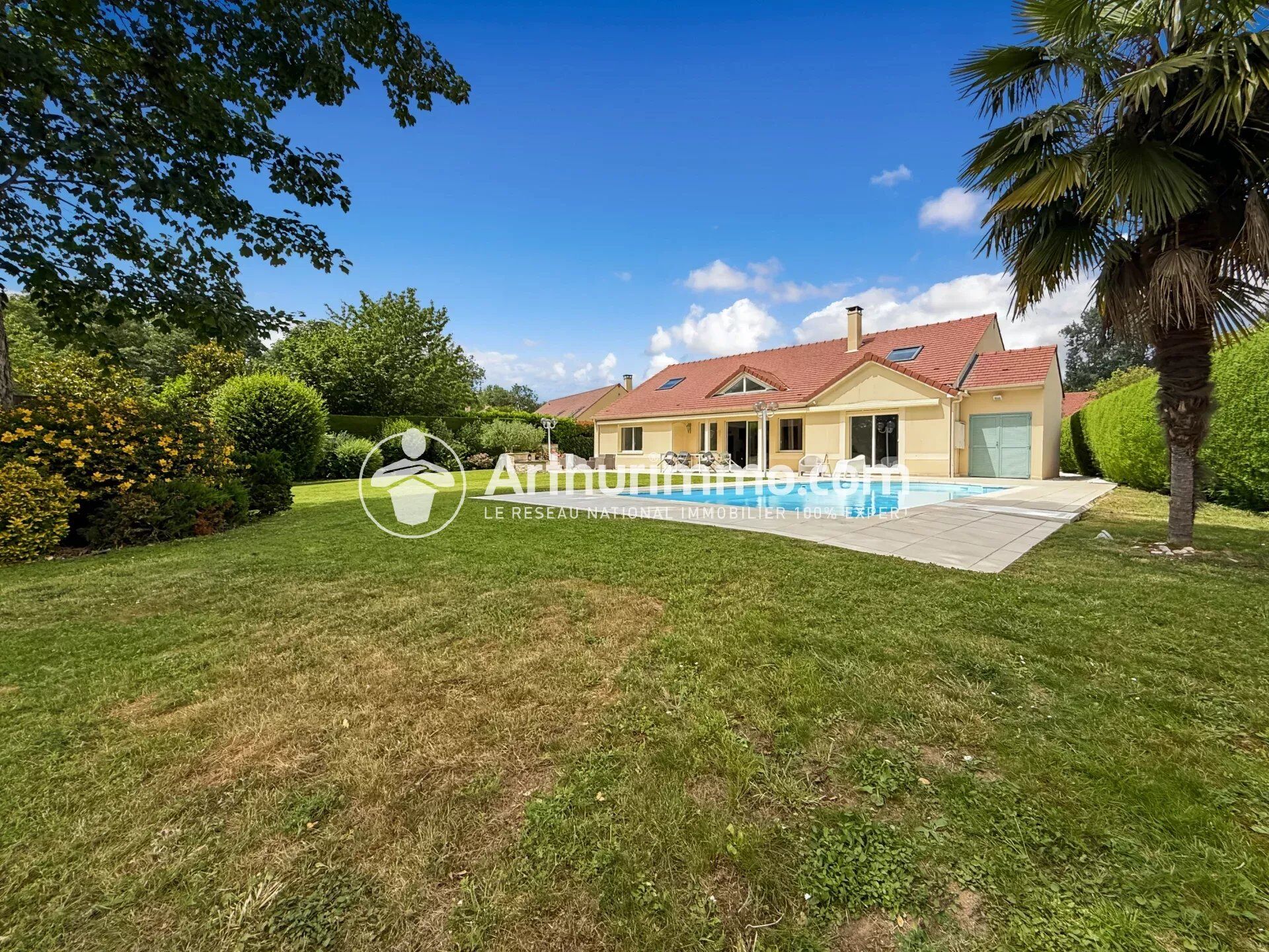 Maison 8 pièces 260 m² · à Étiolles · 260 m² · 899 000 €
