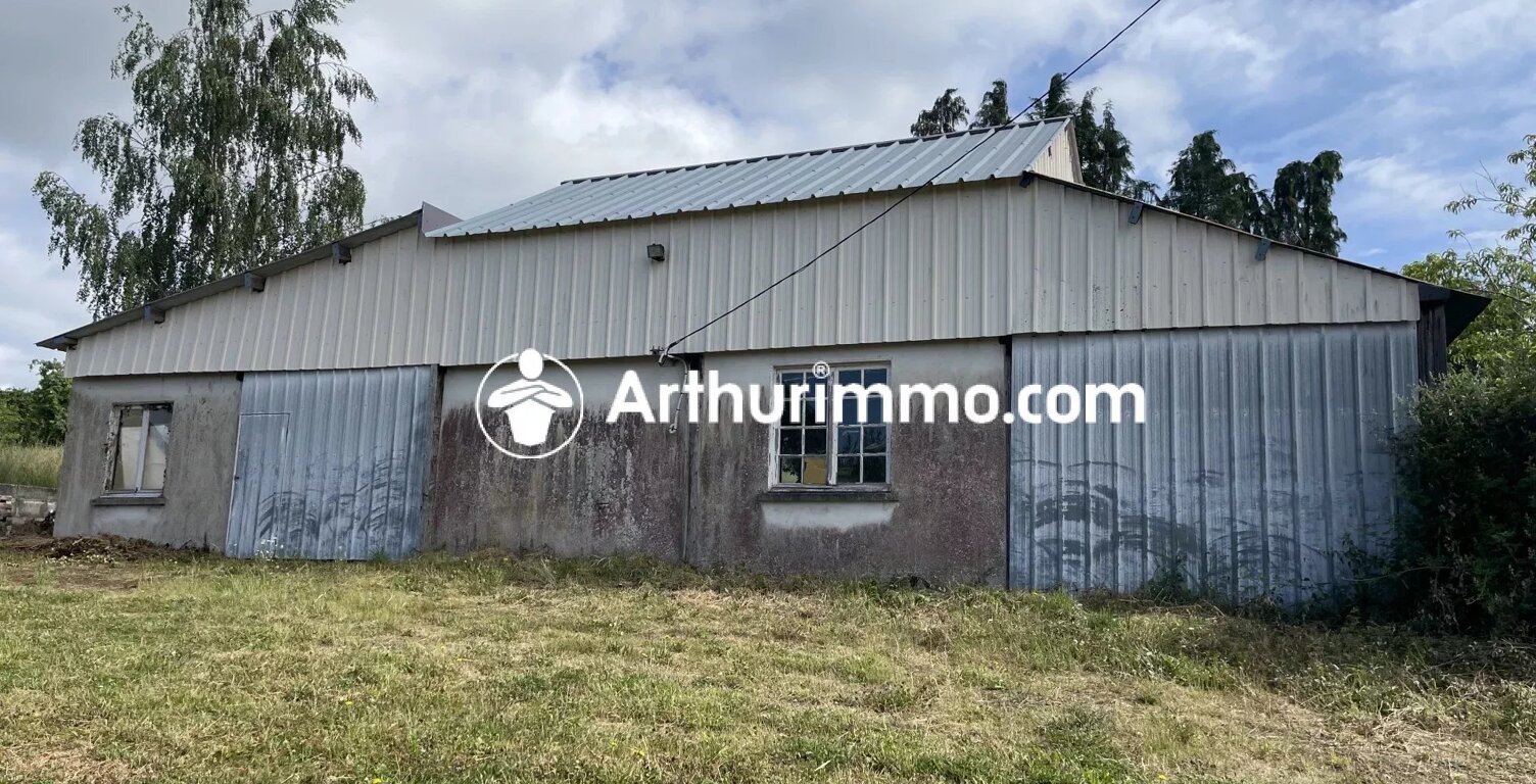 Terrain 2000 M2 avec 2 hangars — photo 1