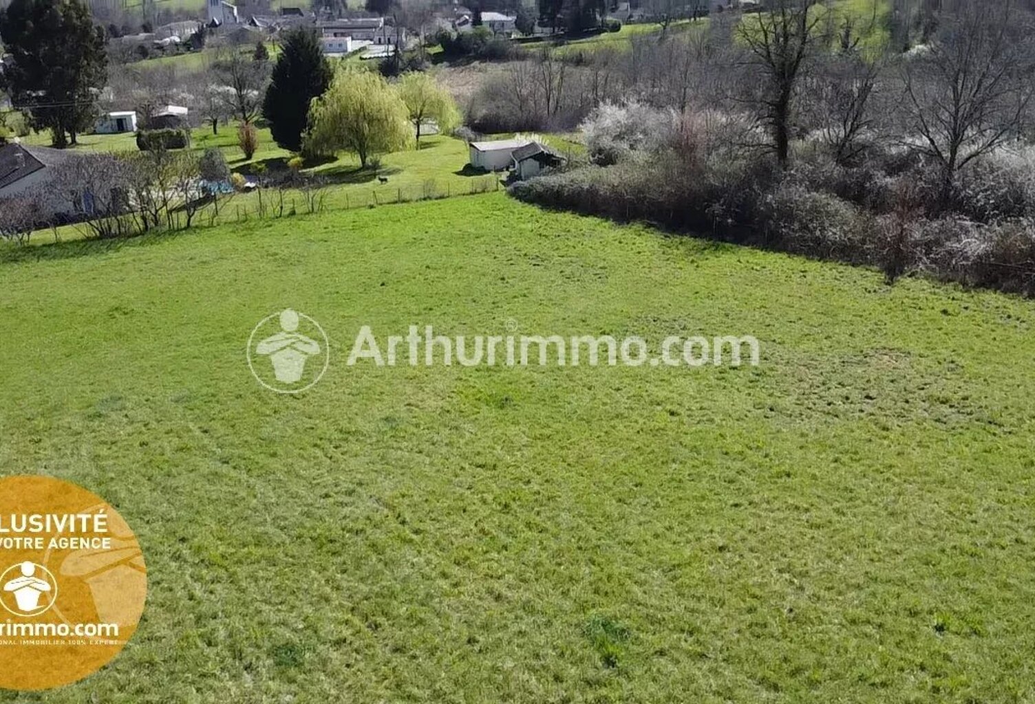 Terrain à bâtir 1880 m² Saint-Germain-du-Salembre. — photo 1