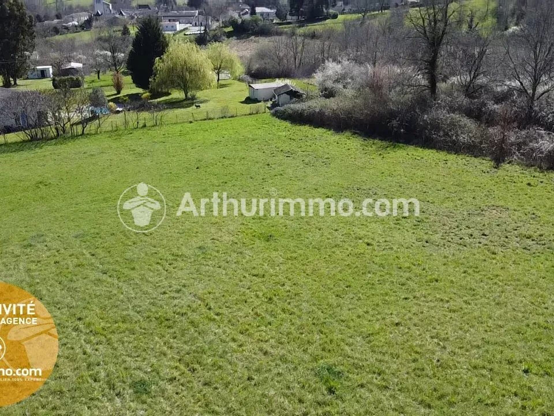 Vente Terrain 1880 m2 à Neuvic · 27 000 €