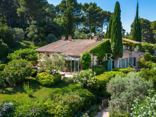 Villa d'architecte de plus de 220m2 sur les hauteurs de Jonquere — photo du bien