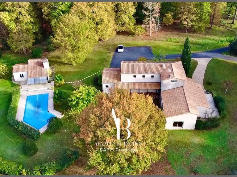 Maison d'architecte, grand séjour, 6 chambres + bureau, 2 sdb, garage, piscine chauffée et pool house. — photo 1