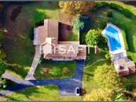 Maison d'architecte, grand séjour, 6 chambres + bureau, 2 sdb, garage, piscine chauffée et pool house. — photo 2