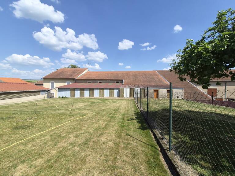 Local 600 m&sup2; — photo 1
