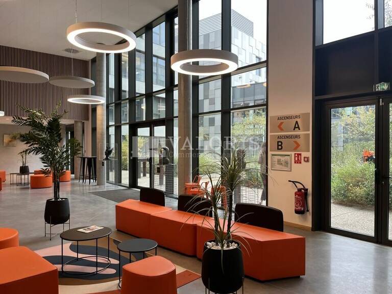 BUREAUX à LOUER — photo 1