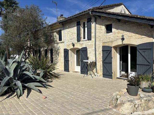 Maison Prignac Et Marcamps 9 pièce(s) 200 m2 — photo du bien