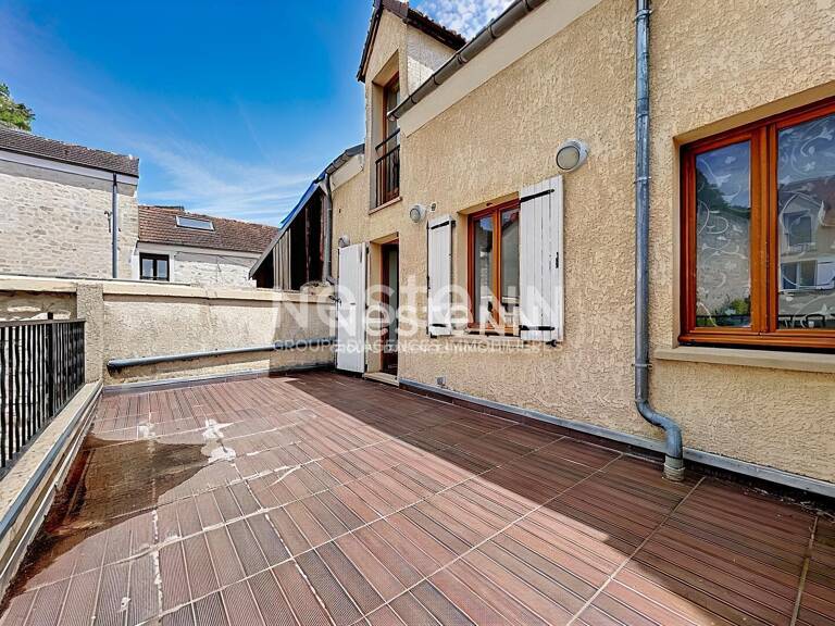 Appartement à vendre Champagne-sur-Oise - 31.80m², 2 pièces avec terrasse et stationnement — photo 1