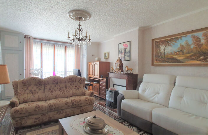 Belle maison familiale de 160 m² avec dépendances sur 1 334 m² de terrain à Sainte-Colombe-des-Bois — photo 4