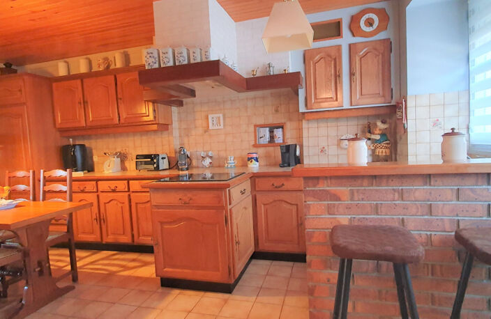 Belle maison familiale de 160 m² avec dépendances sur 1 334 m² de terrain à Sainte-Colombe-des-Bois — photo 5