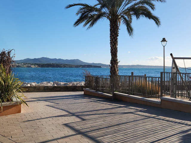 A vendre - T4 133 m2 Sanary-sur-Mer   Terrasses   Résidence standing   Cabine de plage — photo du bien
