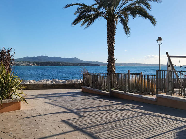 A vendre - T4 133 m2 Sanary-sur-Mer   Terrasses   Résidence standing   Cabine de plage — photo 1