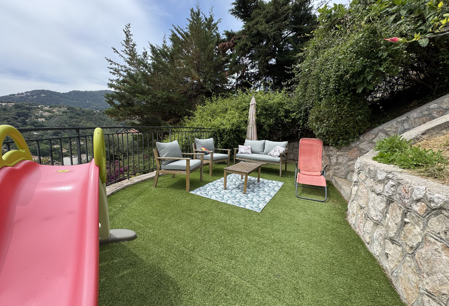 MENTON - MAISON 4 PIECES DE 113m2 AVEC TERRASSE, JARDIN, GAR — photo 1