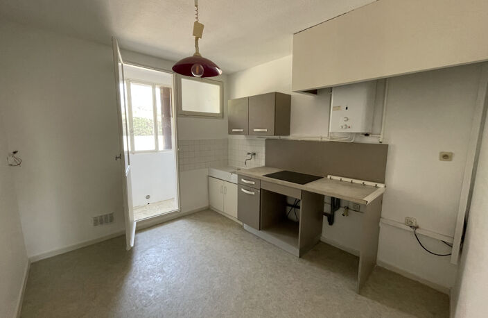Appartement 3 pièces-SALON 115 500 € (Honoraires charge vendeur) — photo 2