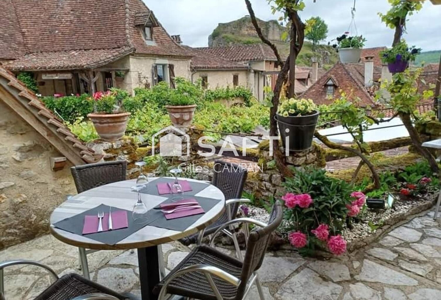 Vente bar restaurant dans un des plus beaux village de France — photo 1
