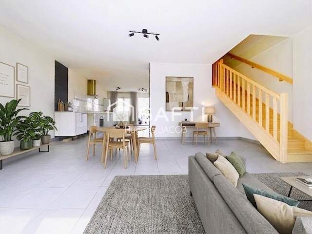 Maison avec 3 chambres, jardin et garage — photo du bien
