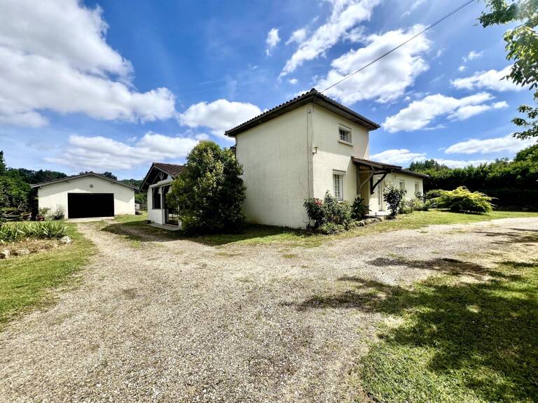 Maison avec piscine — photo 1