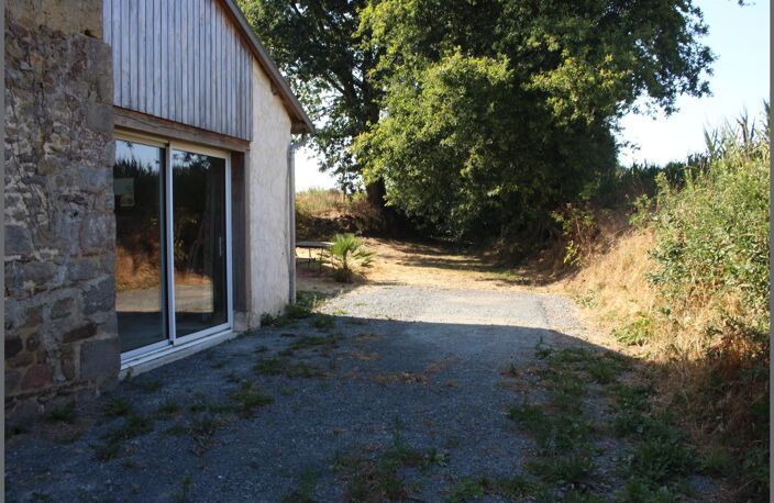 Maison en pierres, rénovée "esprit LOFT ", terrain de 4500 m 2, verger et étang. Campagne. Gare à 10 mn. — photo 2