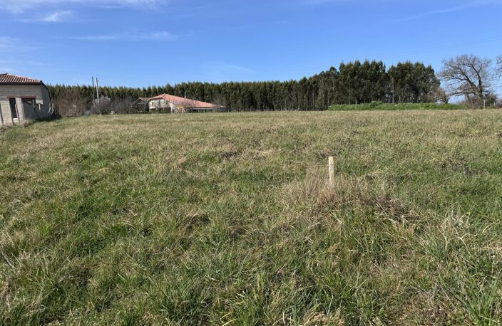 Terrain constructible en lotissement, viabilisé — photo 2