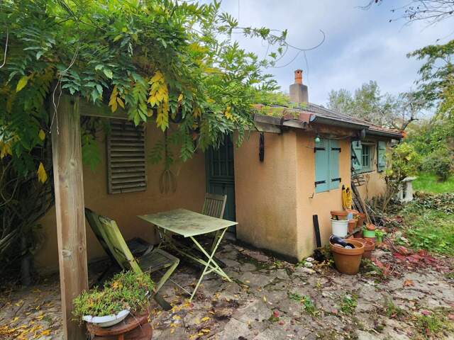 Maisonnette refuge de 2 chambres, dans un écrin végétal proche des commodités, doublée d'un potentiel de division parcellaire — photo du bien
