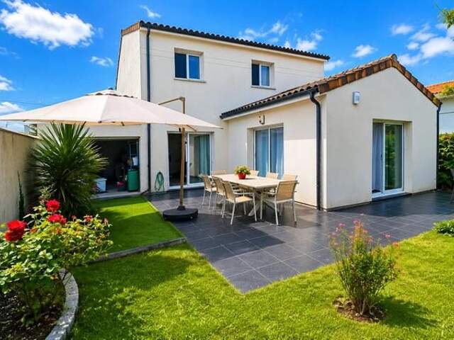 Contemporaine de 6 pièces principales — photo du bien