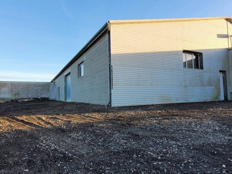 Vente Garage 250 m&sup2; — photo 1