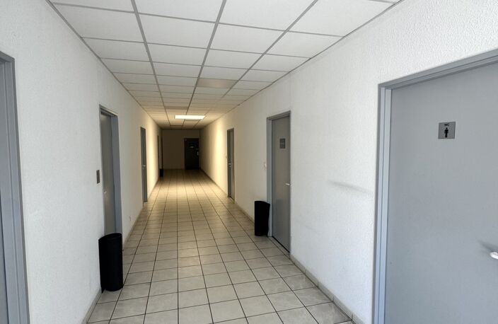 Vente Boutique/Local commercial 64 m&sup2; — photo 2