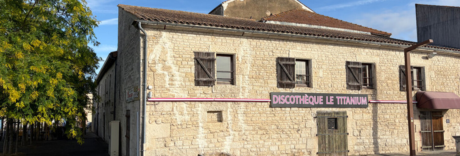 Immeuble  1500 m² à vendre à Luçon (85400)