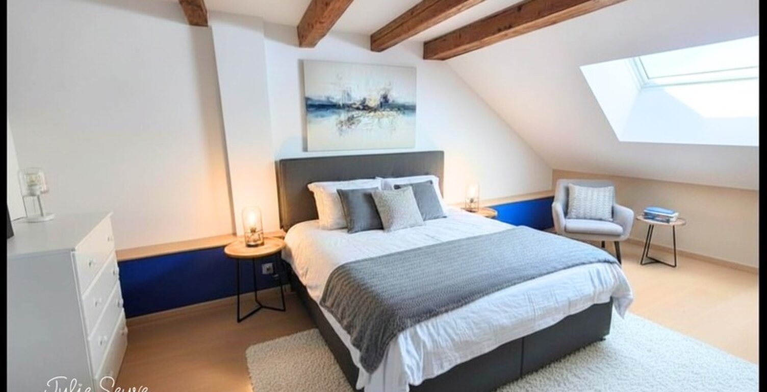 Maison de ville de 240 m² avec 5 chambres - cave et dépendance — photo 1