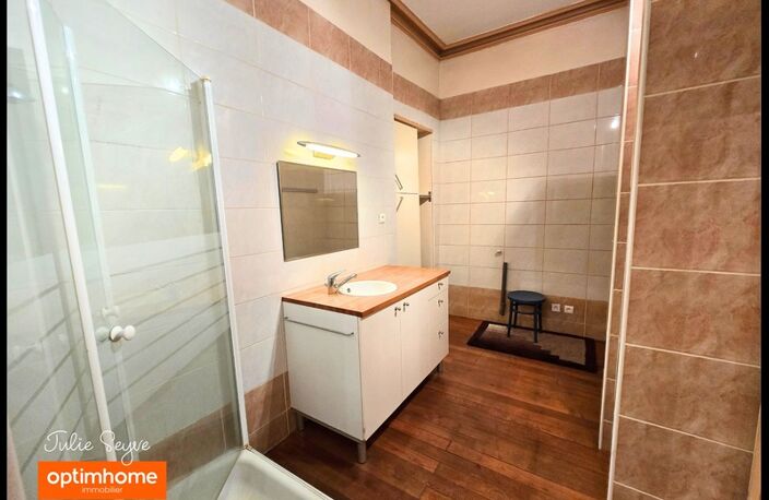 Maison de ville de 240 m² avec 5 chambres - cave et dépendance — photo 2