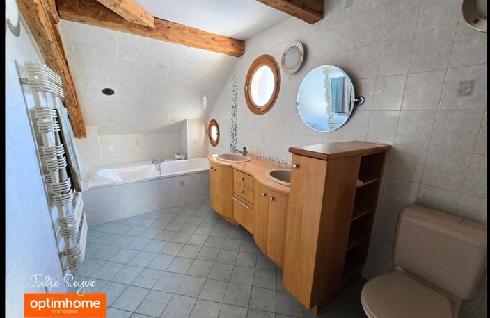 Maison de ville de 240 m² avec 5 chambres - cave et dépendance — photo 3