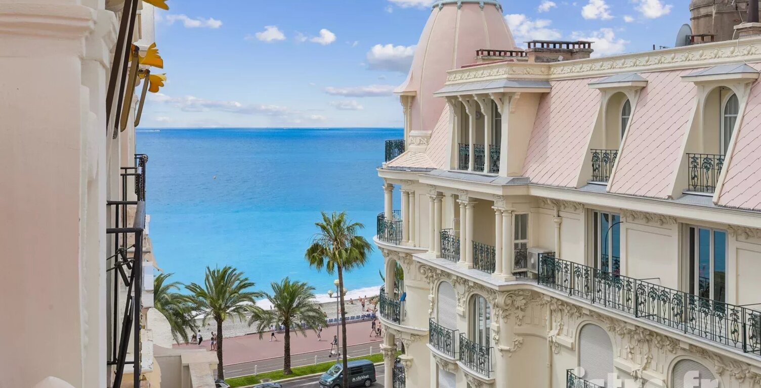 Nice Negresco : Studio dernier étage, vue mer latérale — photo 1