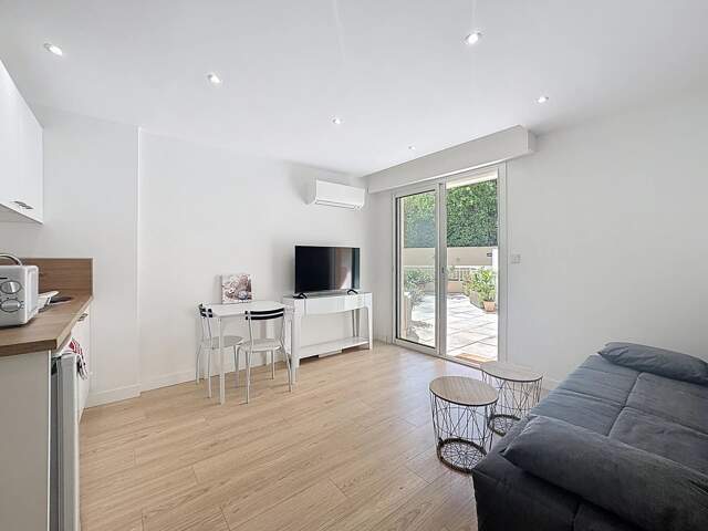 CANNES CENTRE STUDIO 25m2 TERRASSE RENOVE — photo du bien