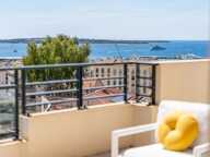 SUPERBE PENTHOUSE VUE MER PANORAMIQUE AVEC TRIPLE GARAGE CANNES — photo 4
